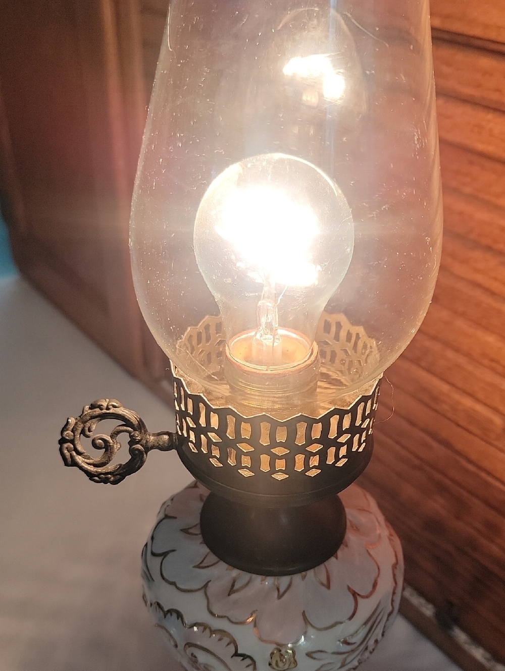 Vintage Style Cream Porcelain Table Lamp with Glass Chimney Electrified - Picture 9 of 11